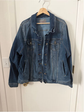 Torrid Denim Jacket Womens Size 4 4X Blue Jean Trucker Stretch Plus Size Classic
